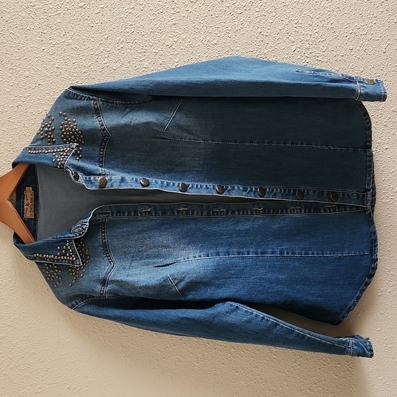 Cinco Ranch Western Denim Button Down Shirt - Picture 9 of 9